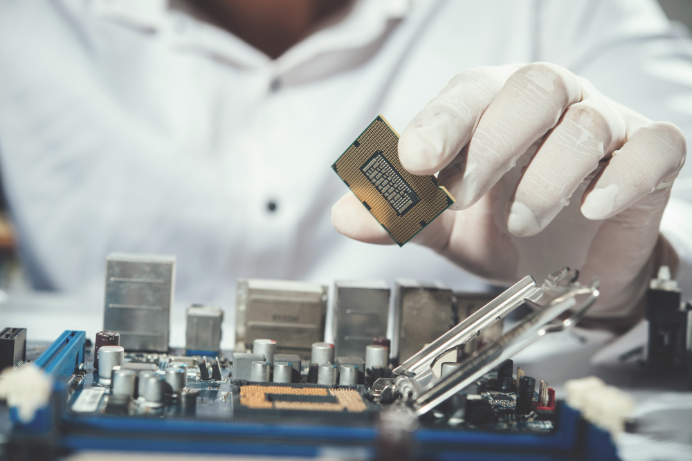 tecnico-reparacion-computadora-hardware-computadora-reparacion-actualizacion-tecnologia